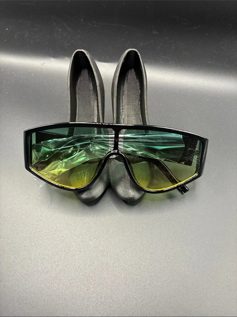 Video girl Women’s Fashion Shield Sunglasses - Green-Yellow Gradient
